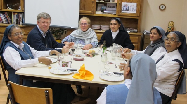 Père Benoît Goubau à la table des SMMI